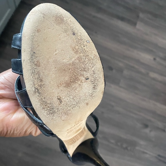 Get Fancy in these Fendi’s - Picture 3 of 3